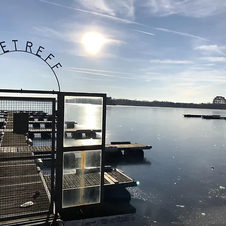 別荘 Bodenwoehr Lakeside Gem